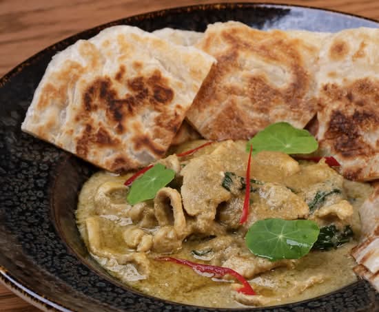 Green Curry Sliced Chicken with Roti