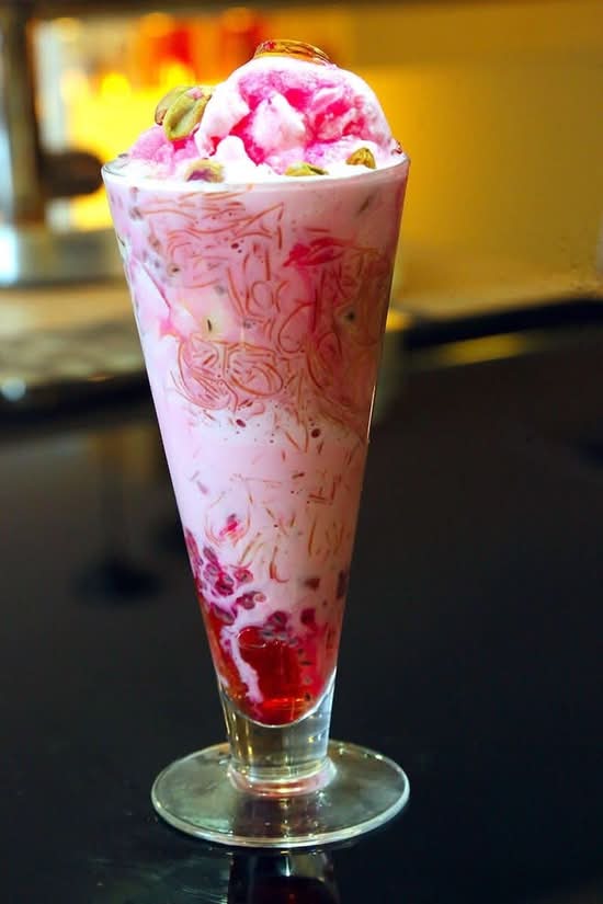 Jhakaas Falooda Sundae Shake
