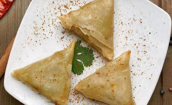 Chicken Samosa(3 Pcs) Or Veg Samosa (4 Pcs)