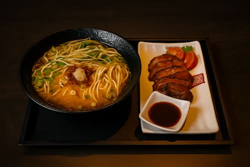 Hakka Style Scallion Oil Minced Pork Sauce Noodle Soup w/Pork Knuckles / 客家豬腳+客家蔥油肉燥陽春麵