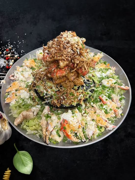 King Crab, Lobster, Geoduck Clam, Abalone, Grouper, Sea Cucumber / 皇帝蟹，龙虾，象拔蚌，鲍鱼，鱼翅，黑斑鱼，海参