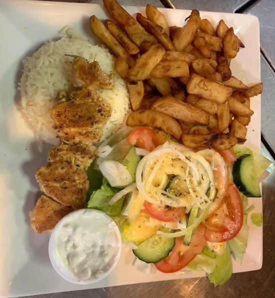 Assiette De Souvlaki Au Poulet / Chicken Souvlaki Platter