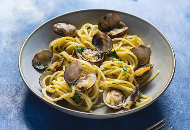 Spaghetti alle vongole (Gluten-Free pasta sub available)