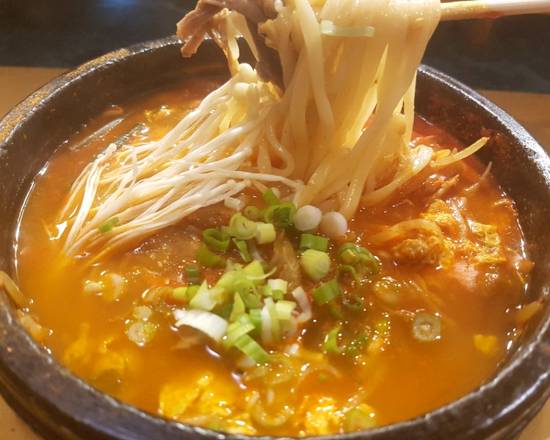 Yuk Kal Guk Su (육칼국수)