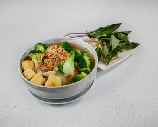 V4. Rice Noodle Soup with Mixed Veg. & Tofu / Phở Nư Cái Dấu Hú
