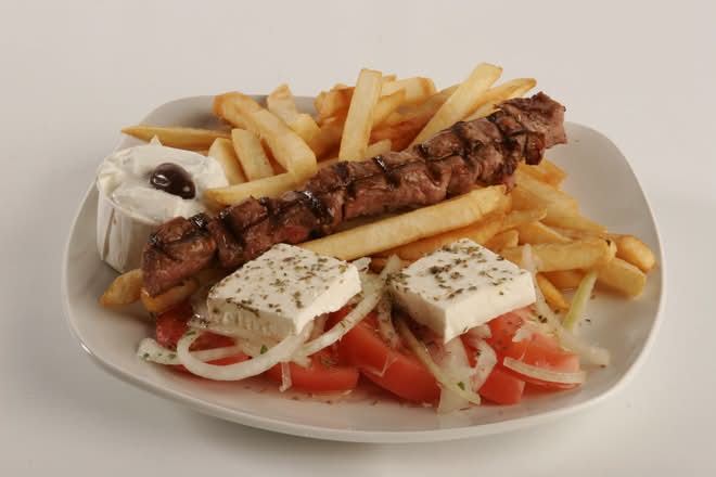 Assiette de 1 bâton souvlaki d'agneau/ Lamb Souvlaki Stick Plate