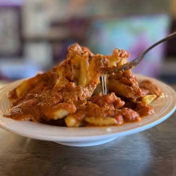 BUTTER CHICKEN POUTINE