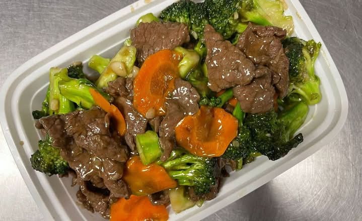 38. Sliced Beef with Broccoli