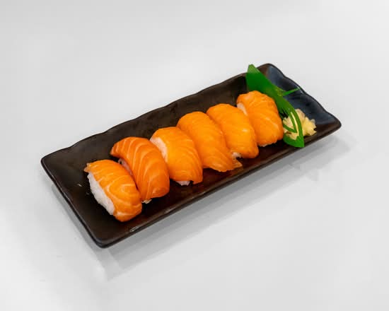 N01-Salmon Nigiri