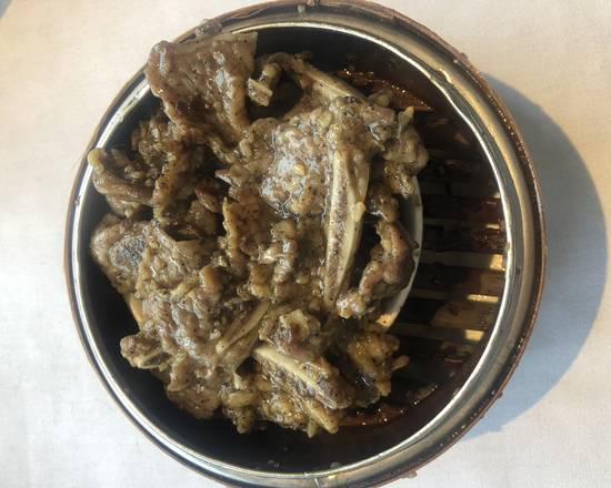 A11. Côtelettes de bœuf avec sauce au poivre / Steamed Short Ribs (beef) with Black Pepper Sauce 黑椒牛仔骨