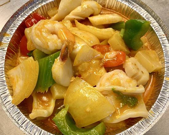 F9. Fruits de mer sur une plaque chaude style thaïlandais / Thai Sizzling Seafood 泰式海鲜