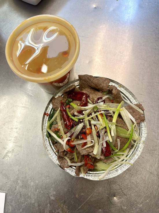 B4. Bœuf bouilli à la sauce épicée spéciale de szechuan / Boiled Beef in Szechhuan Spicy Sauce水煮牛肉