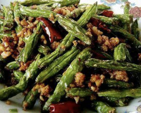 V7. Haricots grillés et fort épicés(avec viande) / Pan-Fried Beans（with meat) 干煸四季豆