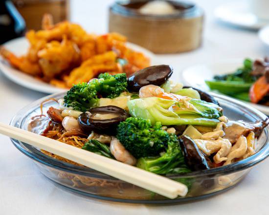 R10. Nouilles frites style cantonnais / Cantonese Style Fried Noodles 广东炒面