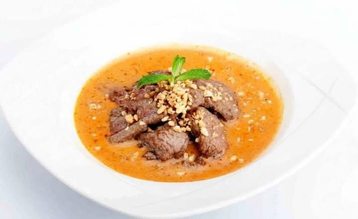 Beef in Thick Curry Peanut Sauce (Panang Curry)