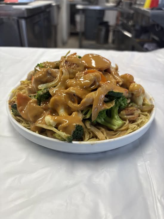 Thai Peanut Sauce Stir-Fry (MEDIUM SPICY)