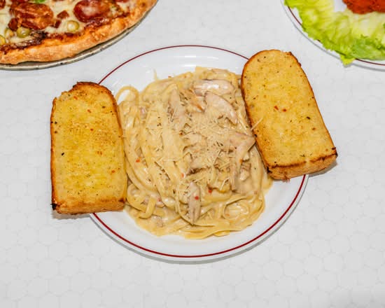 Fettuccine Alfredo Pasta