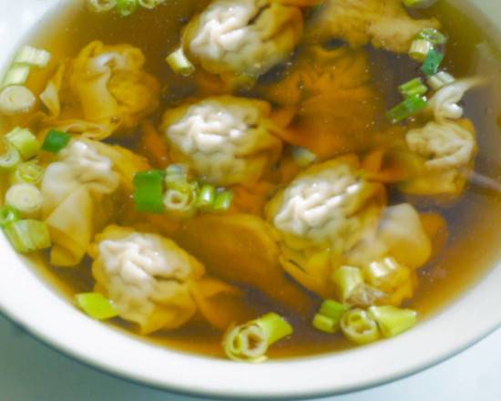 Wonton Soup with Sliced Chicken