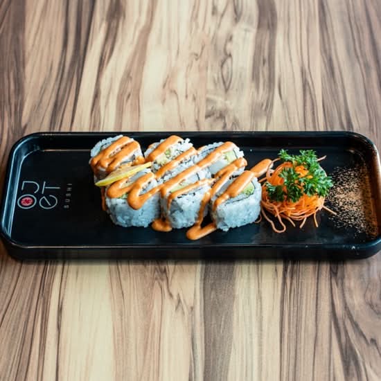 Spicy Scallop w/ Avocado Roll