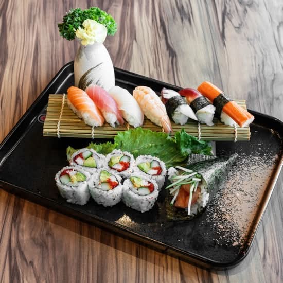 Gold Sushi Set