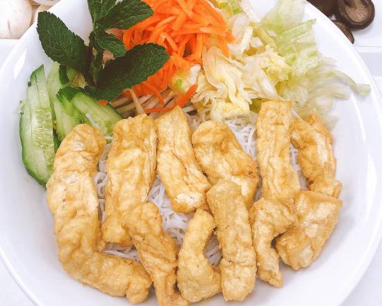 616. Vermicelli with Vegetable and Fried Tofu (18pcs)