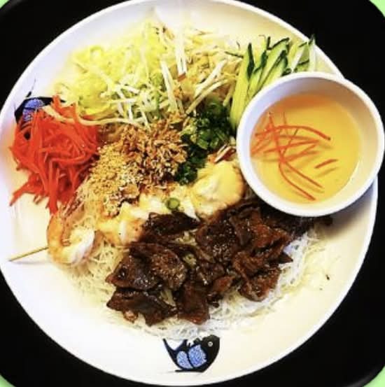 37. Grilled Prawns and Lemongrass Pork (Bun Tôm Thịt Nướng)