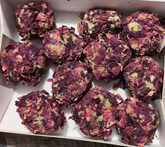 Rose Ball (1 lb)