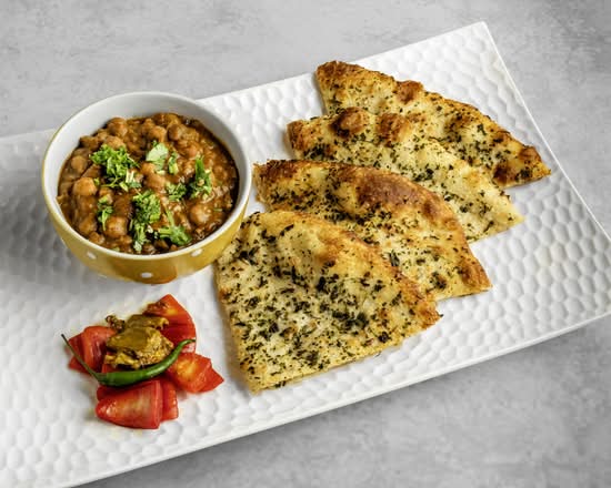 Amritsari Kulcha Channa (Plate)