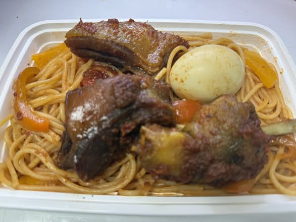 Spaghetti jollof❤️egg and chicken