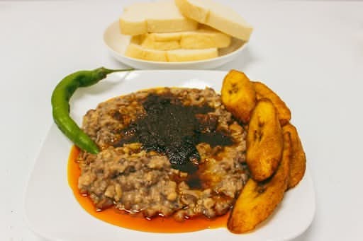 Ewaagonyin with bread