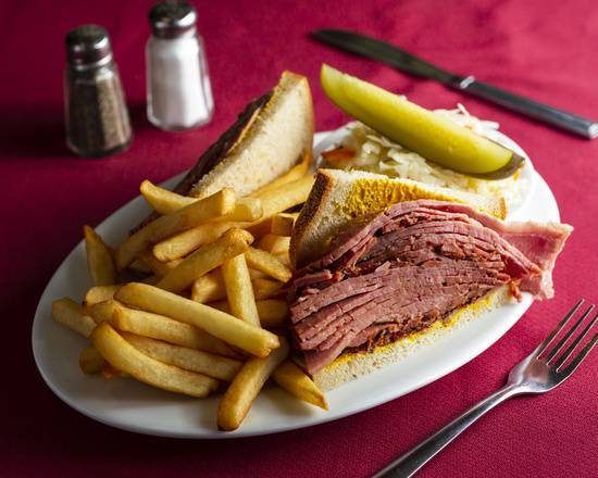 Spécial sandwich à la viande fumée / Special Smoked Meat Sandwich