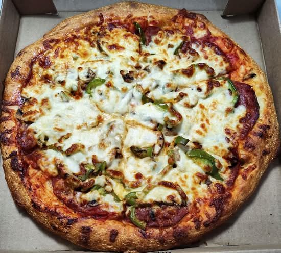 12" moyenne pizza toute garnie / 12" Medium All Dressed Pizza
