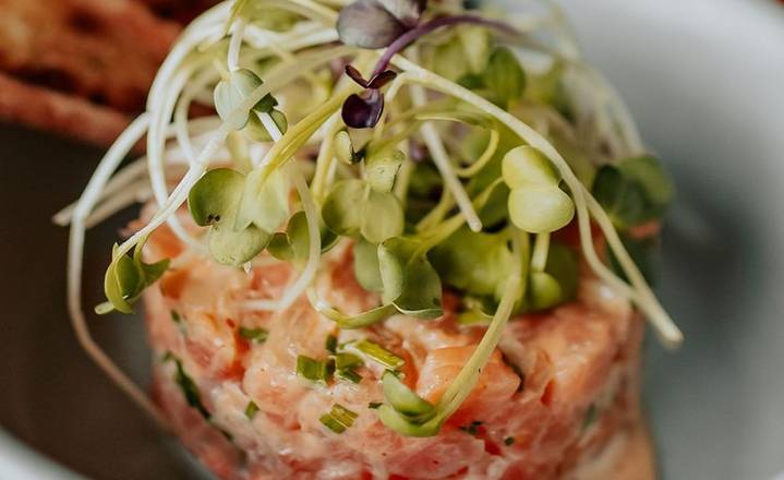 Tartare de saumon / Salmon Tartare