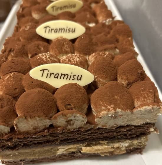 tiramisu cake (slice)