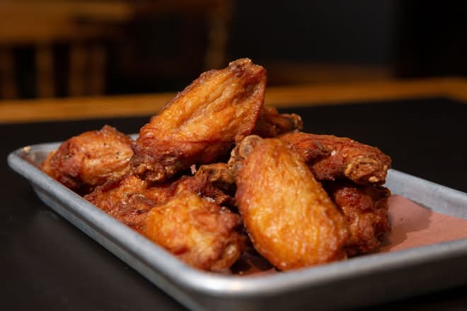 8 Famous Wings