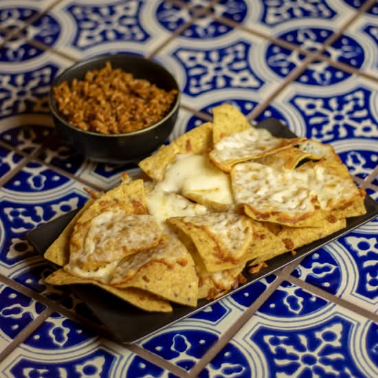 Petit nachos au fromage / Small cheese nachos