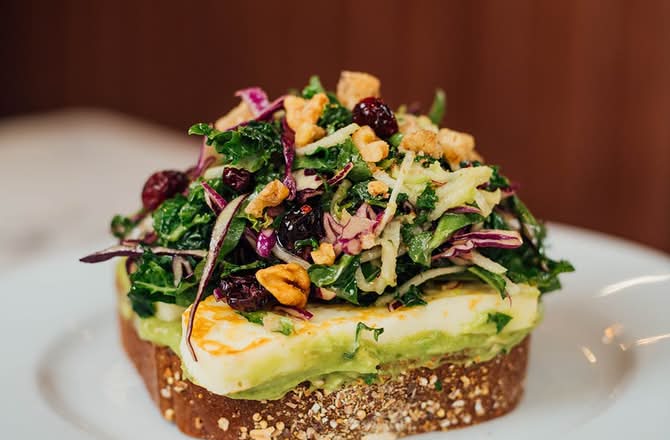 Toast a LAvocat et Halloumi | Halloumi Avocado Toast