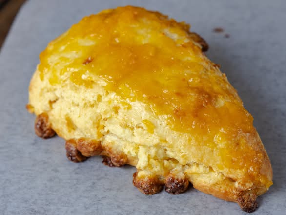 ⚡ Peach & Belgian White Chocolate Cream Scone  (House-Made)