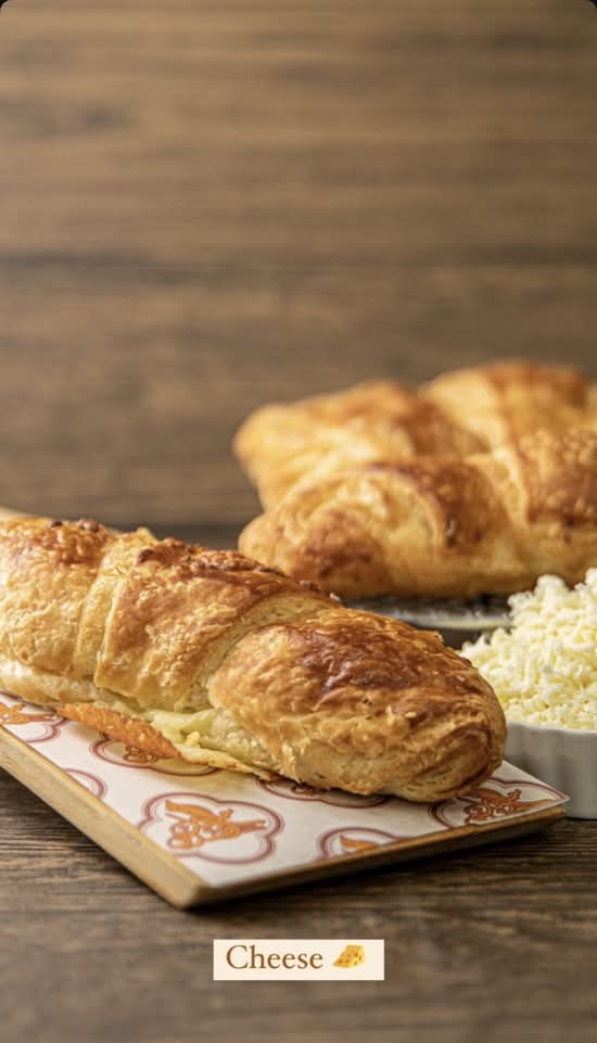 Croissant au fromage / Cheese Croissant