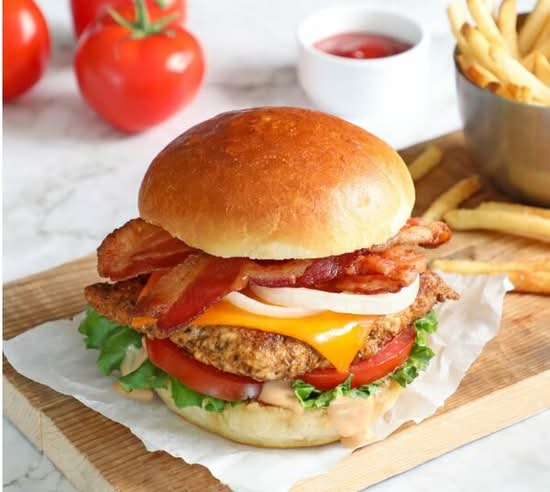 CAJUN CHICKEN CHEDDAR SANDWICH