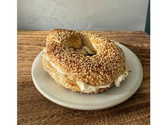 Bagel with Cream Cheese | Bagel au fromage à la crème
