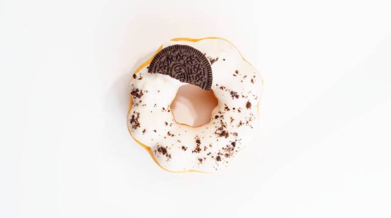COOKIES & CRÈME MOCHI DONUT