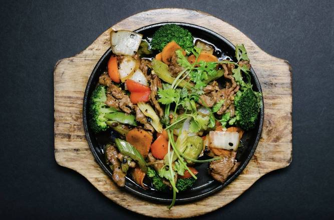 DN1 Stir Fried Beef on Sizzling Plate