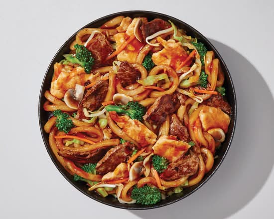 Teppanyaki au poulet et au bœuf avec nouilles