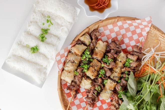 Bánh Hỏi, Thịt Nướng, Chả Giò Cuốn / House Special Platter