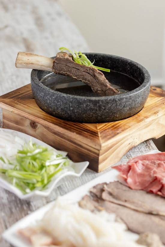 Phở Thổ Đá Đặc Biệt / Special Pho in Hot Stone Bowl