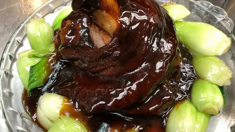 193. Braised Pig Thigh in Brown Sauce with Green Vegetable 唐菜走油圓啼