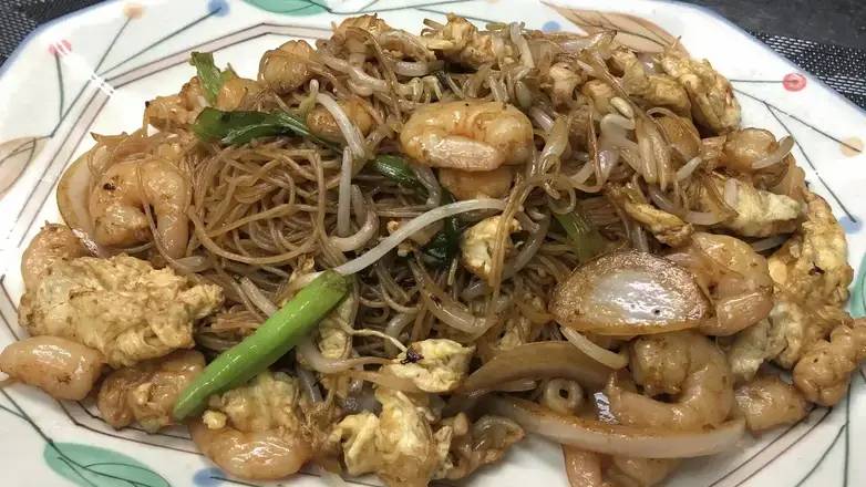 408. Stir Fried Rice Noodles with Shrimp Squid and Scallop 三鮮炒米粉