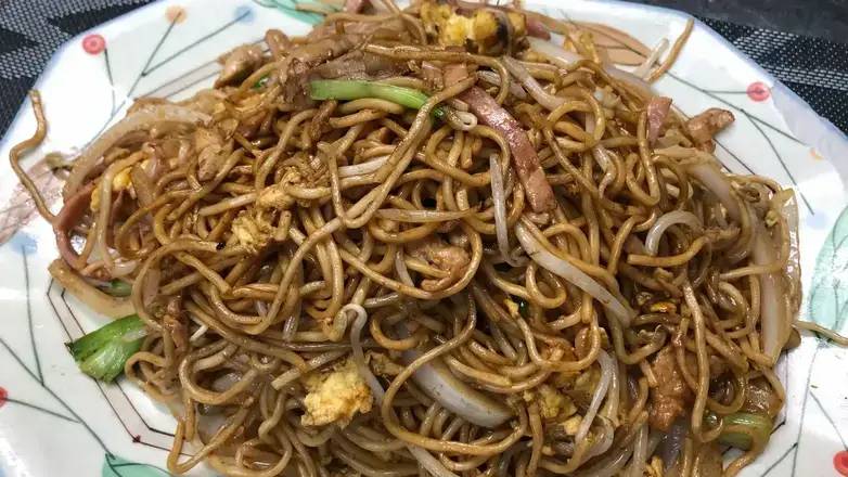 399. Stir-fried Noodles with Shredded Chicken Pork and Ham 三絲蛋炒冷麵