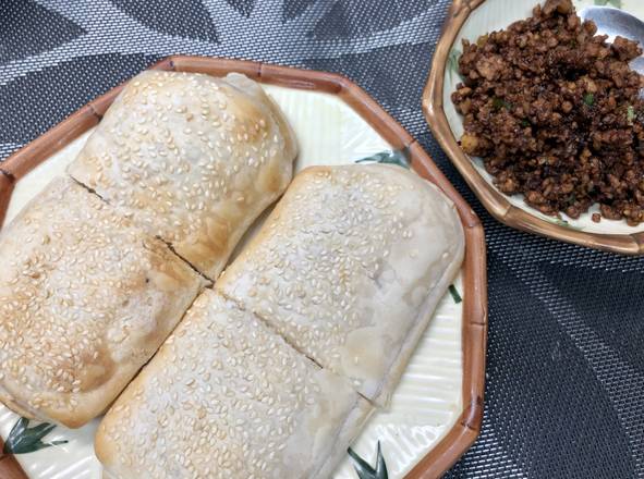 383. Sesame Pastry with Minced Pork and Pickled Vegetable 榨菜肉末燒餅